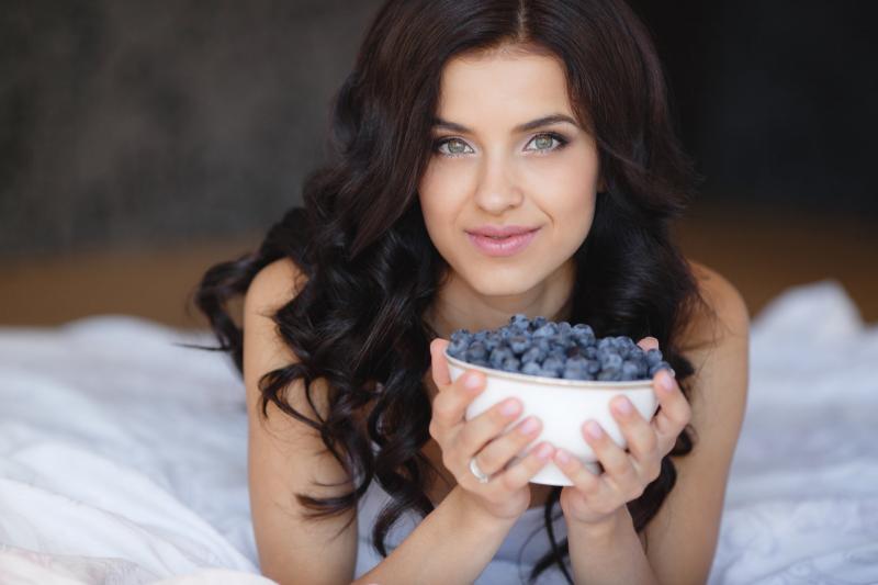 Woman-eating-blueberries-1_0.jpg